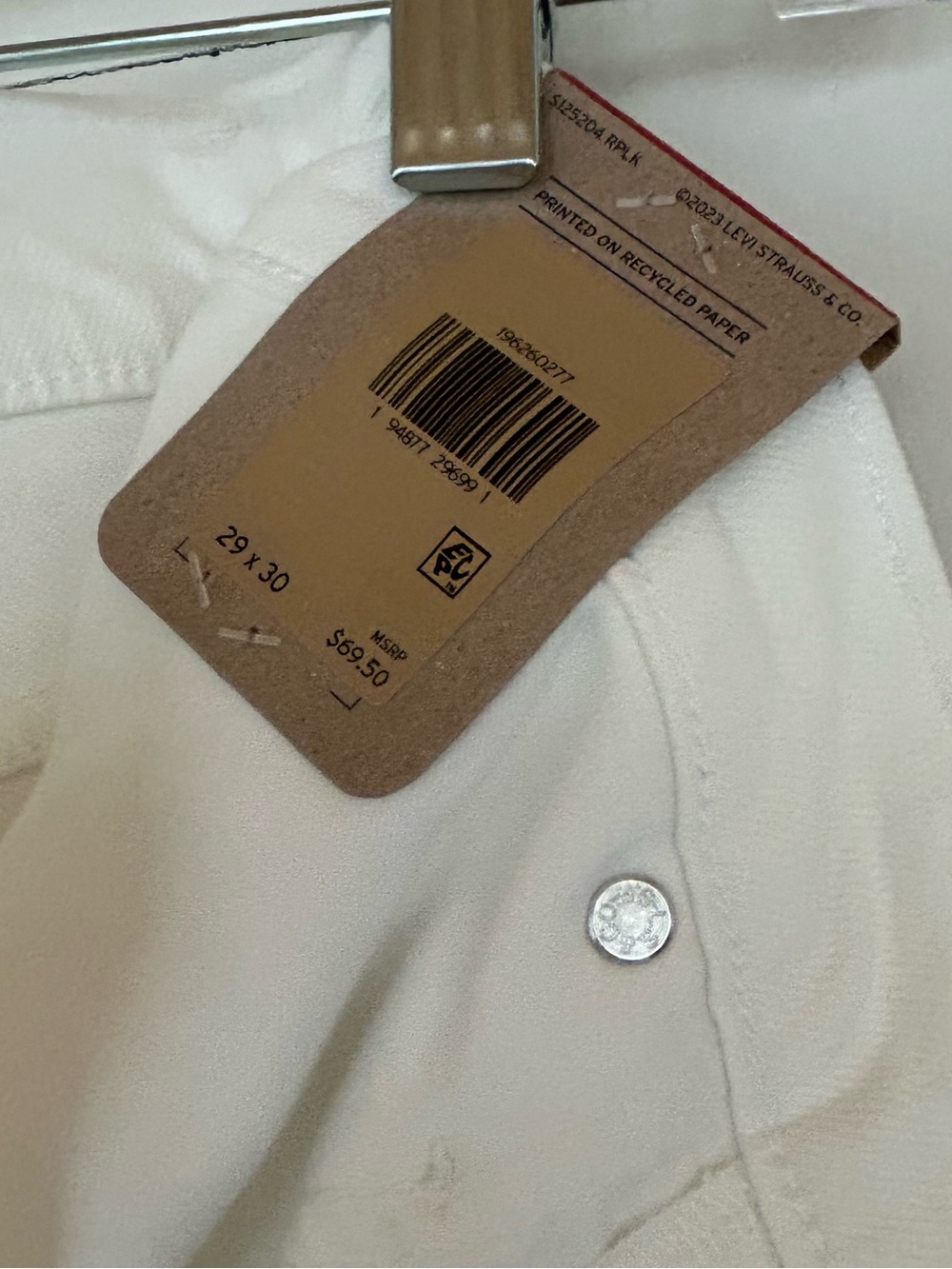 Levi NWT Women’s White 311 Slim Fit Skinny Jeans That Shape & Stretch Size 29x30 - Picture 6 of 6